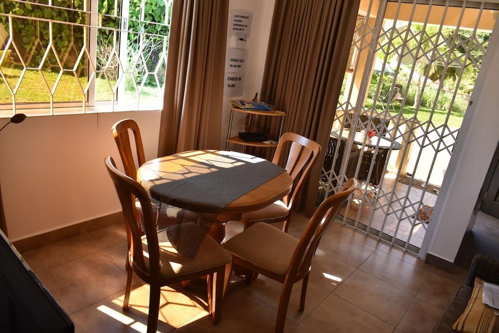 Zeph Self Catering Apartment Baie Lazare  Ngoại thất bức ảnh