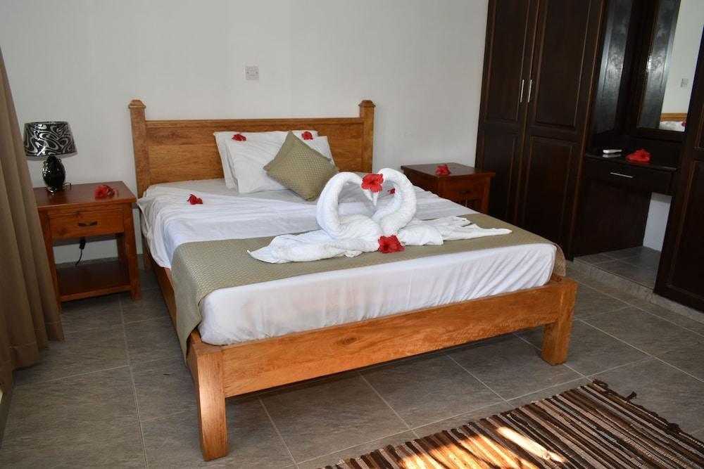 Zeph Self Catering Apartment Baie Lazare  Ngoại thất bức ảnh