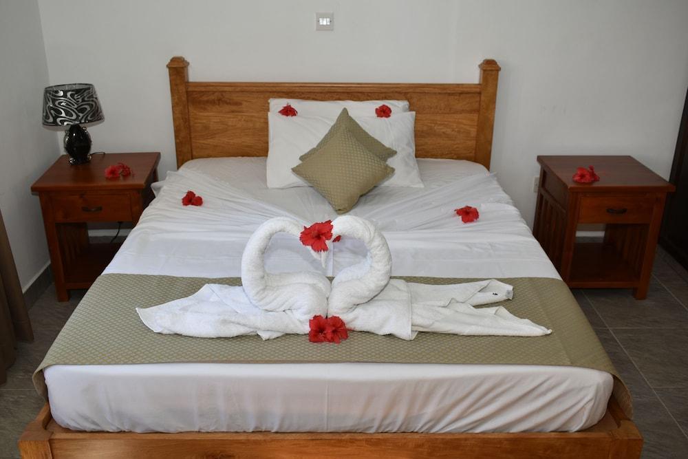 Zeph Self Catering Apartment Baie Lazare  Ngoại thất bức ảnh