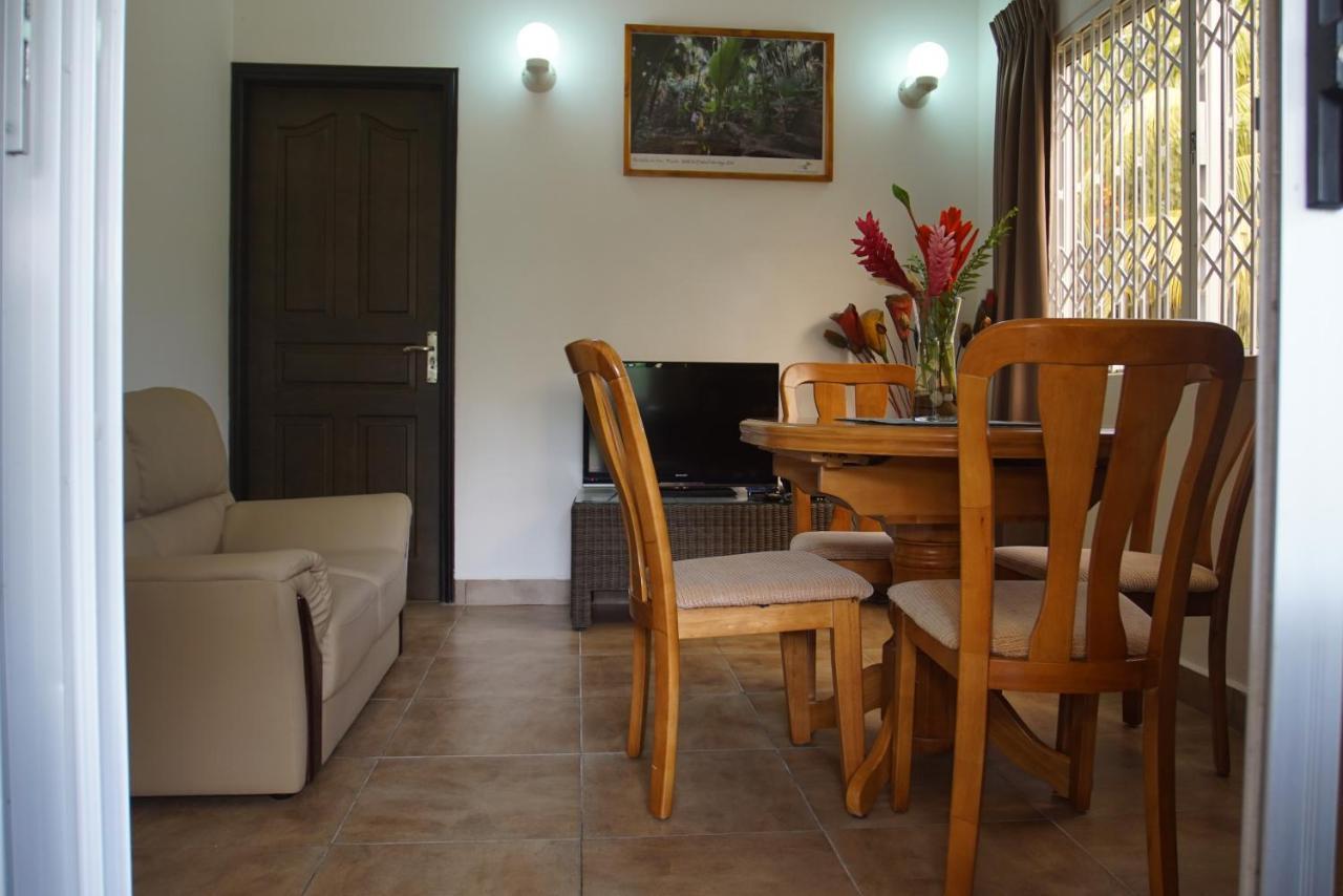 Zeph Self Catering Apartment Baie Lazare  Ngoại thất bức ảnh