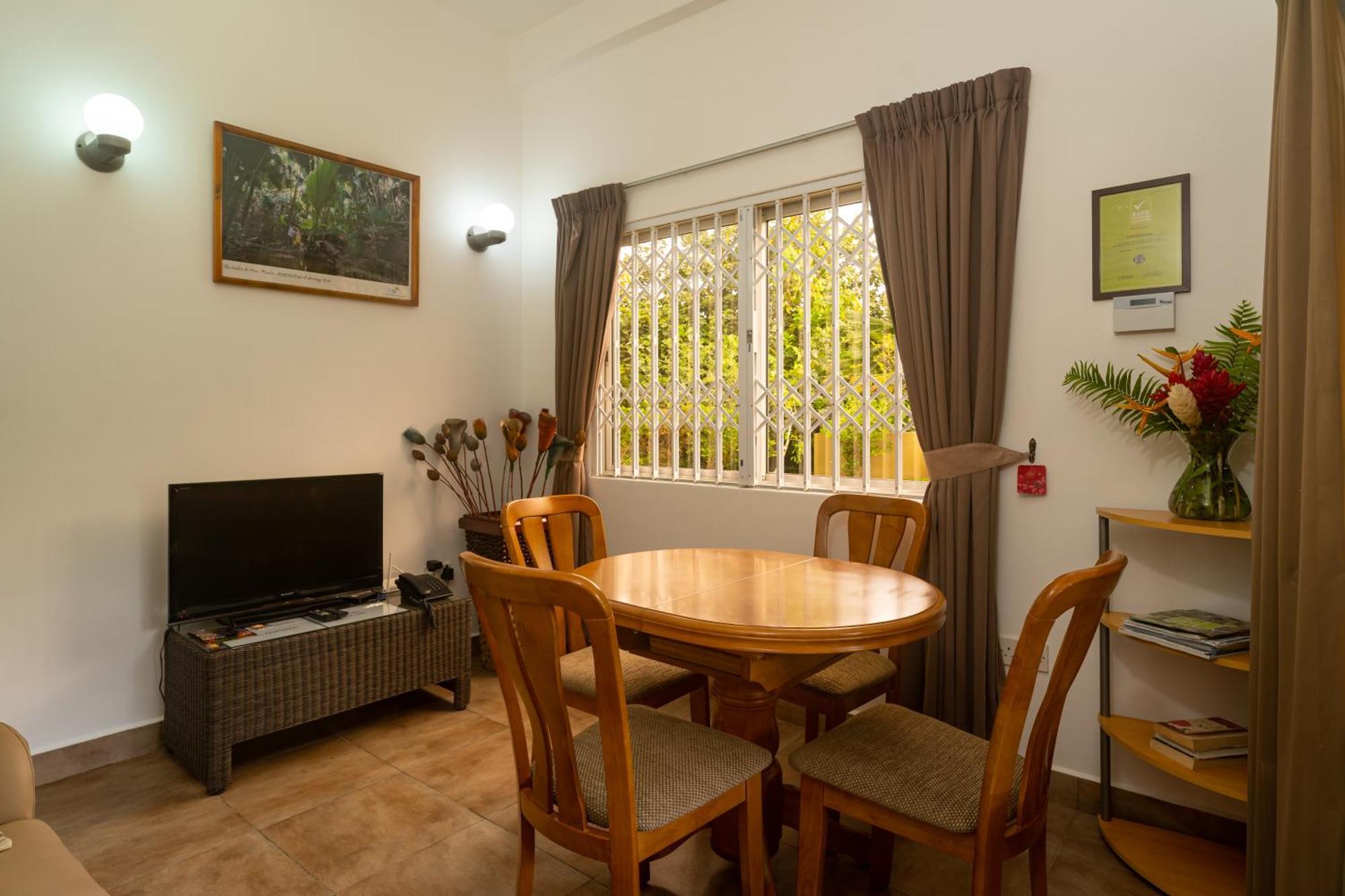 Zeph Self Catering Apartment Baie Lazare  Ngoại thất bức ảnh